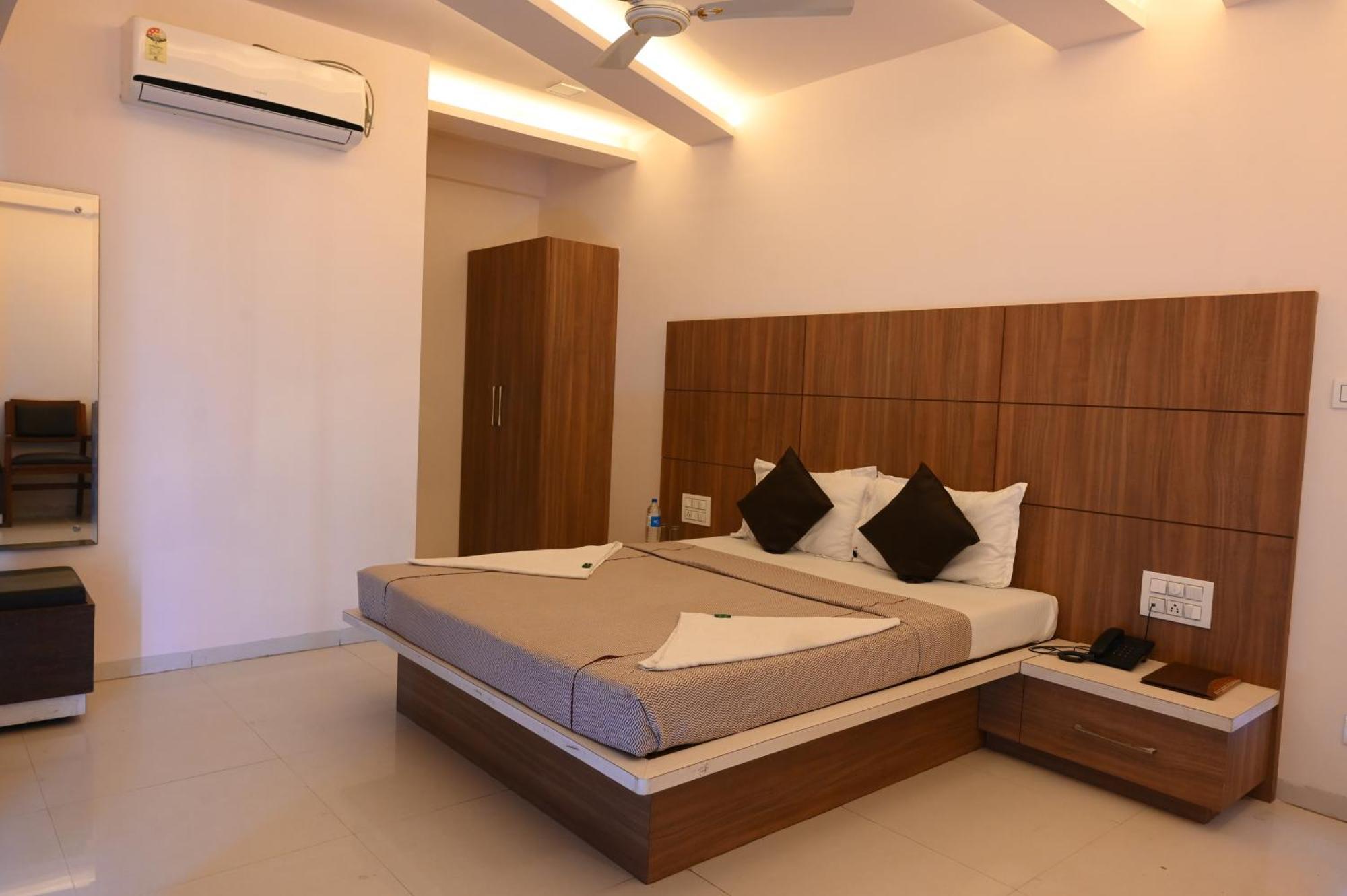 Hotel Ramkrishna Inn 戈尔哈布尔 外观 照片